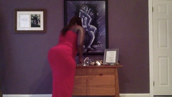 Venezuelalainen, jolla on isot tissit, ajattelee, että seksi puhuu kovemmin kuin sanat