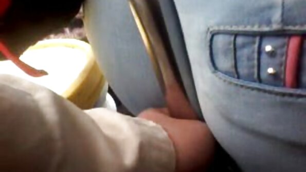 Buxom -naiset eivät voi lakata hyväilemästä yhteistä rakastajaansa