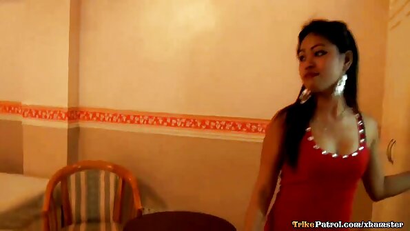 Kaveri nussii sisaruksen sileää kusipäätä hyväksi keinoksi rauhoittaa hänet